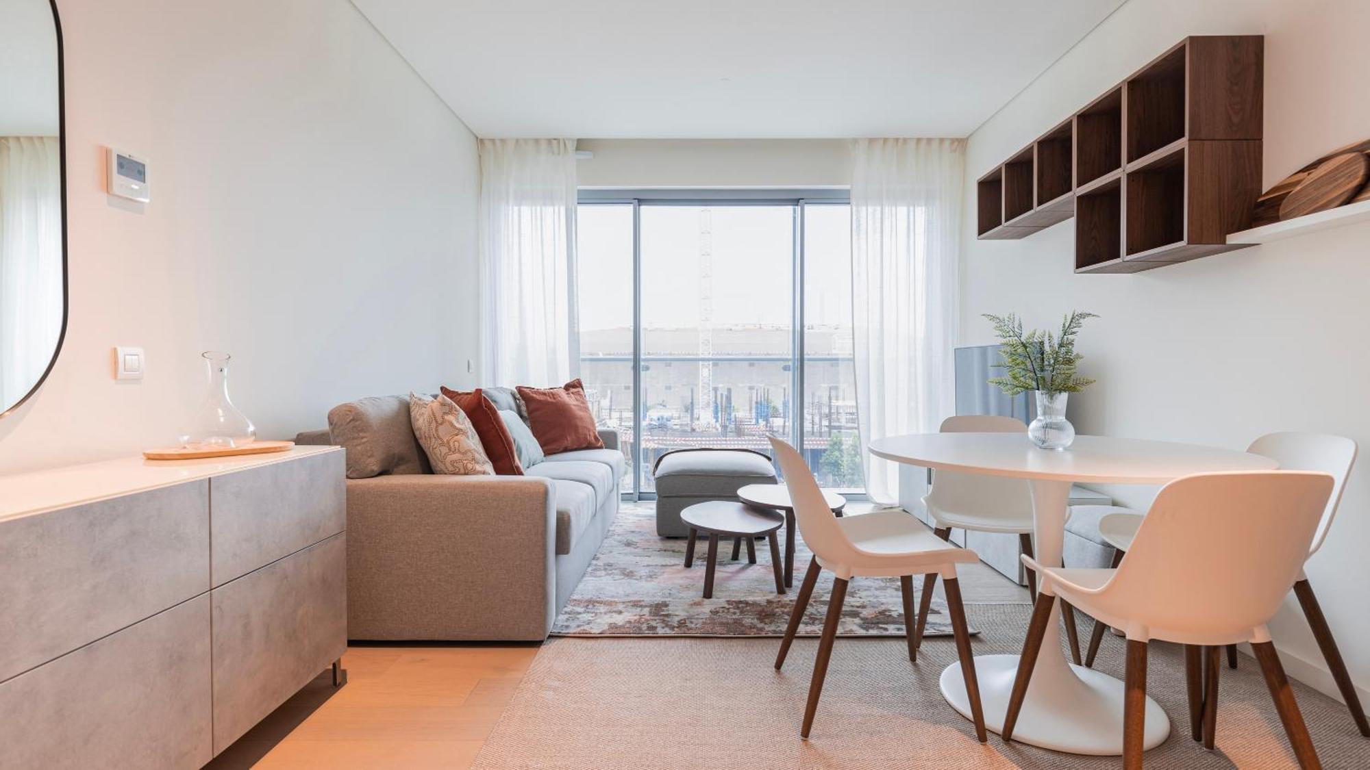 Apartment Upscale Riverside By Lovelystay
